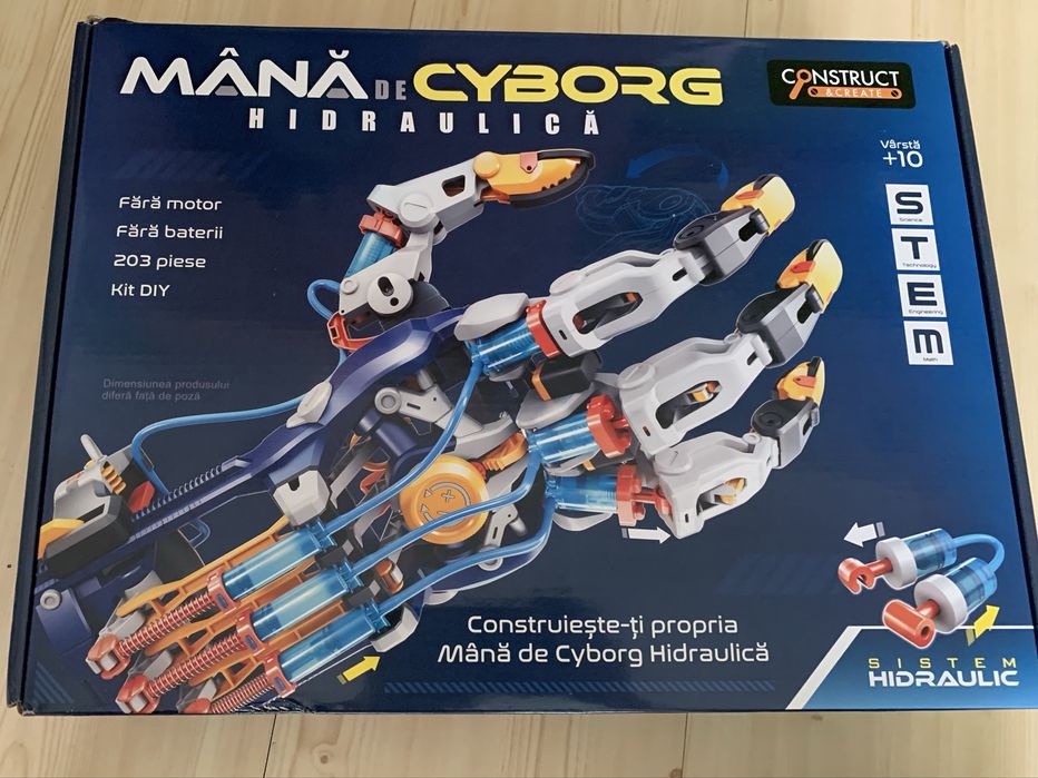 Mana robotica Cyborg