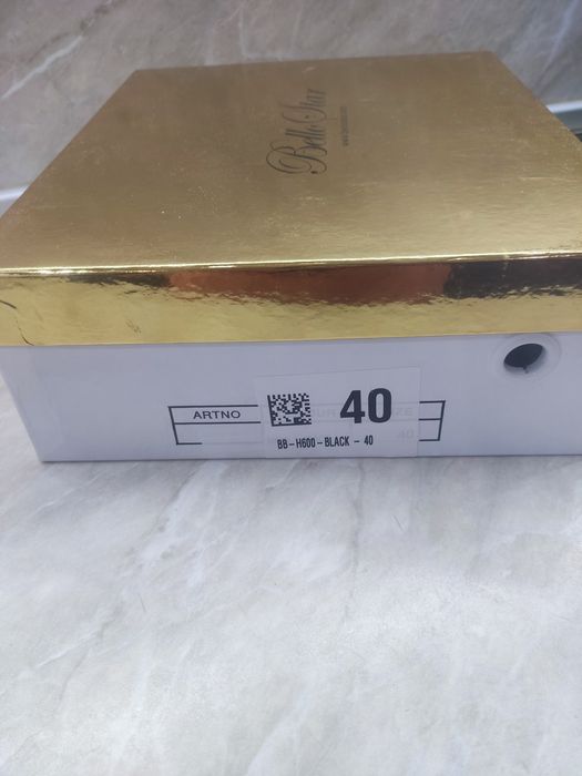 Елегантни дамски боти