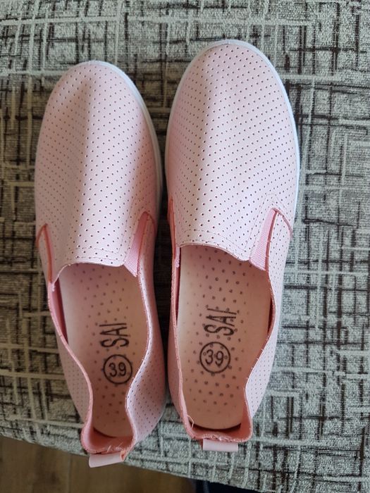 Дамска спортна обувка