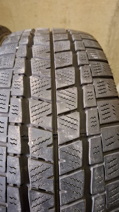 2бр зимни бусови гуми Falken 195 60 16C