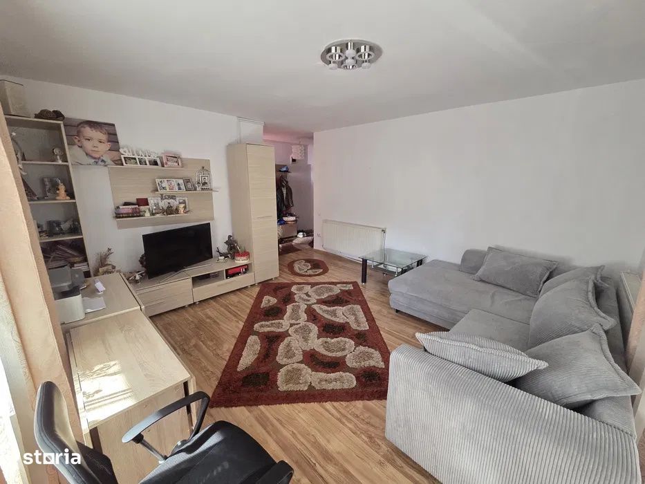 Apartament cu 2 camere, decomandat, parcare, zona Eroilor