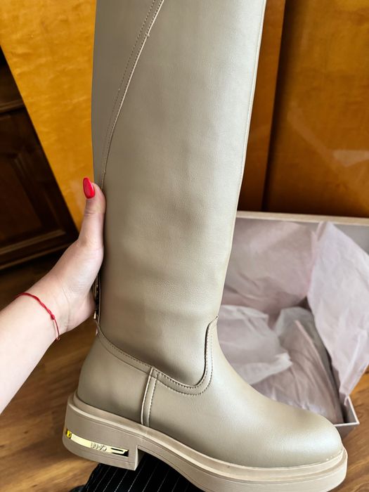 Нови и оригинални ботуши Liu Jo