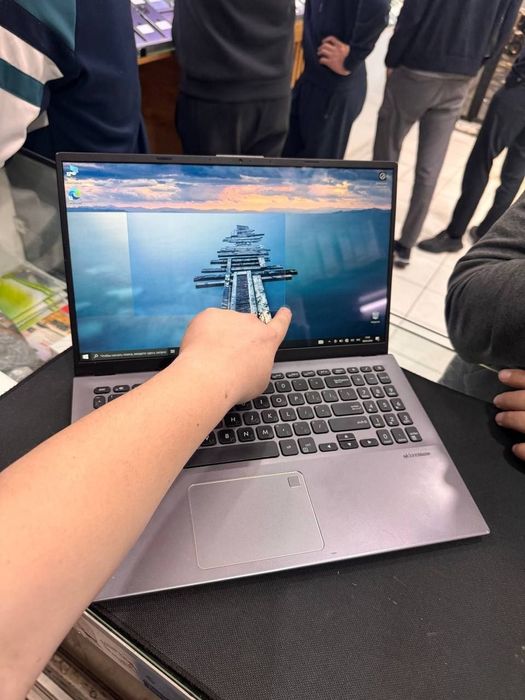 Sensor ekran + tez SSD — Asus VivoBook shu narxda top variant! 179$