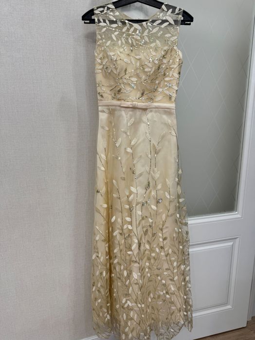 Шикарное вечернее платье