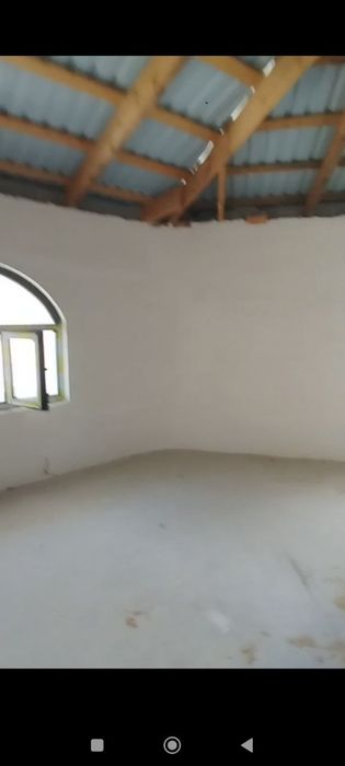 Qorasuv-3 da. 2-xona+mansardli yangi qurilgan kvartira sotiladi.