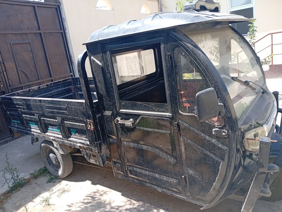 Скуттер 1тонналик кабинкалик