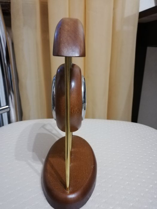 Часы настольные из дуба