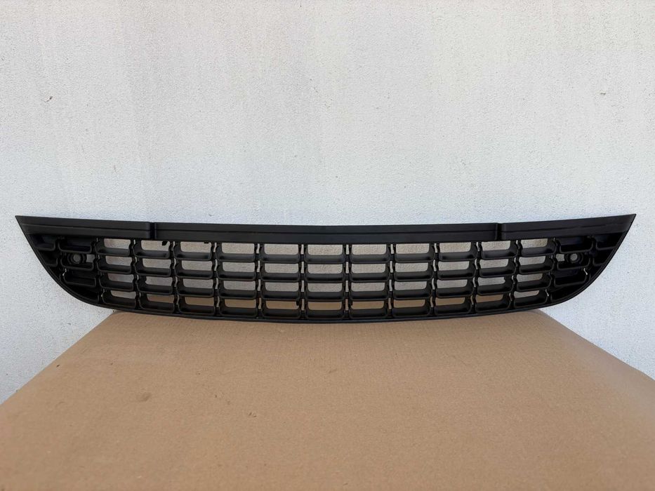 Grila centru bara fata Opel Astra J dupa 2009 noua originala 13266567