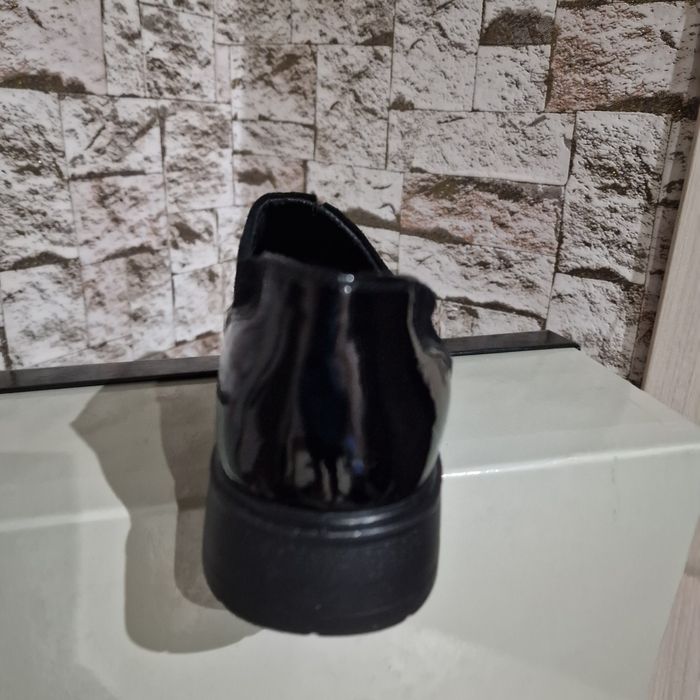 Продам женские туфли.