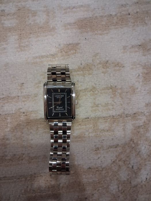 Продам  часы  LEDFORT