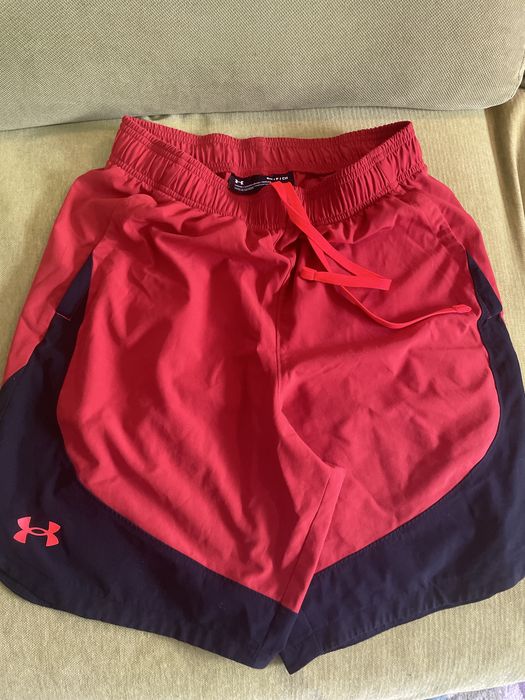 Pantaloni scurti Under Armour, stare foarte  buna, marimea SM