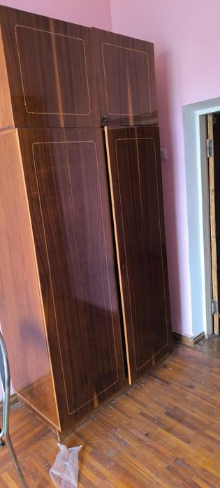 Шифоньеры, большие стенки и старый телевизор, подставки