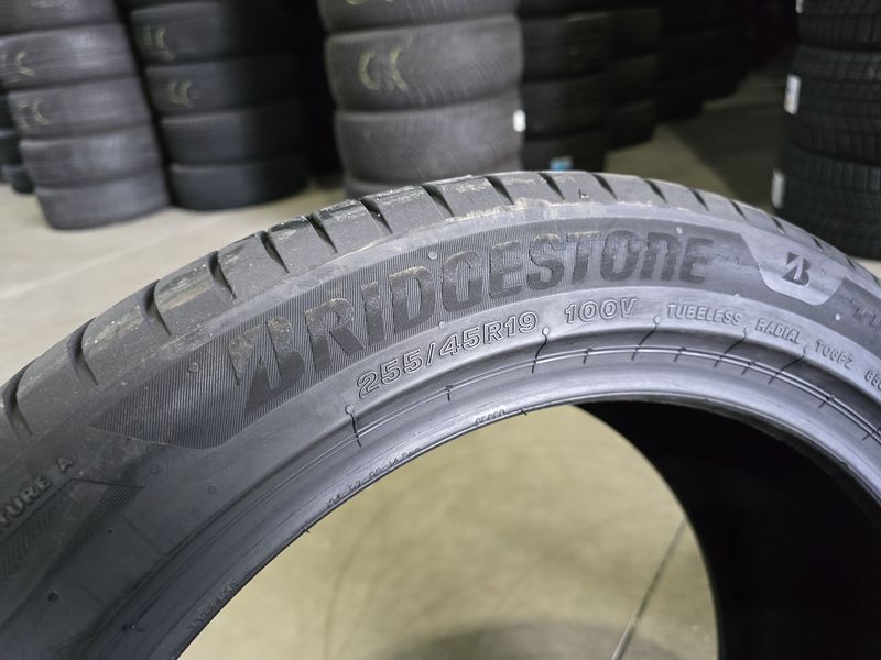255/45/19 BRIDGESTONE 4бр