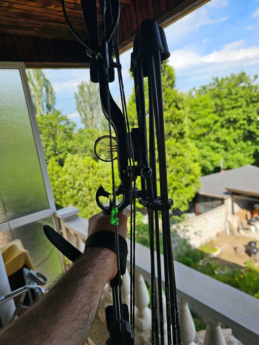 Продавам лък PSE COMPOUND BOW UPRISING