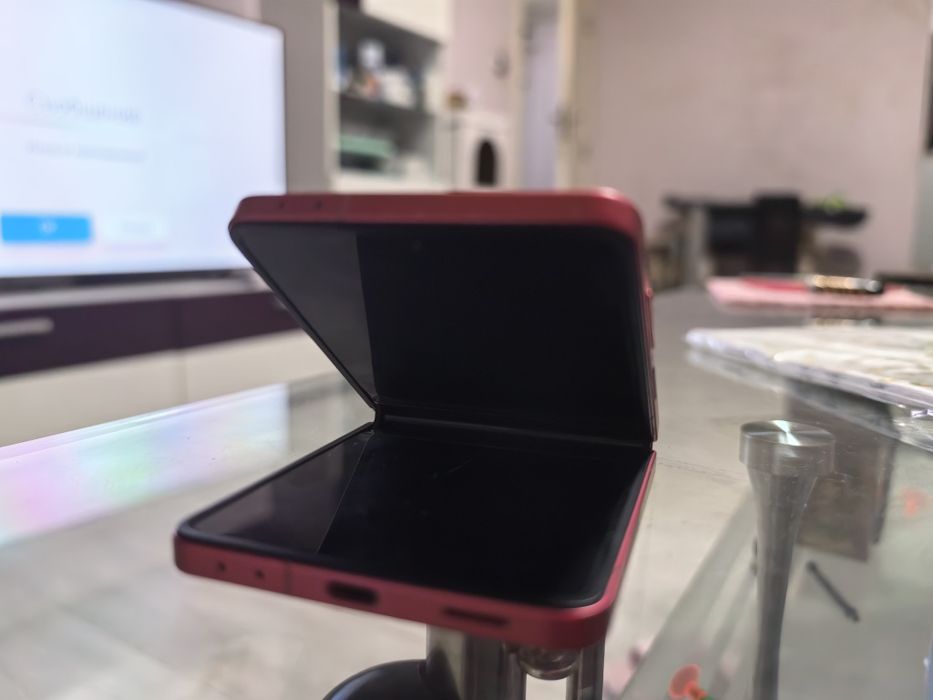 Samsung Galaxy Z Flip7 512GB Dual SIM — КАТО НОВ + ПЪЛЕН ПАКЕТ АКСЕСОАРИ!