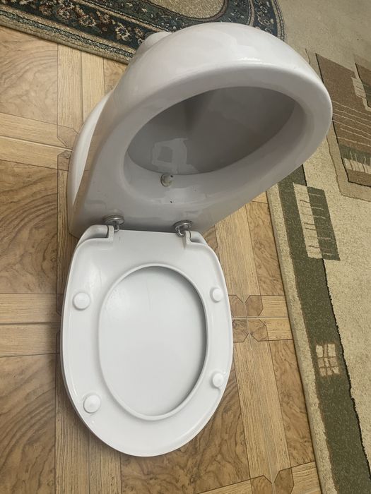 Продам 2 унитаза за 5000 тенге