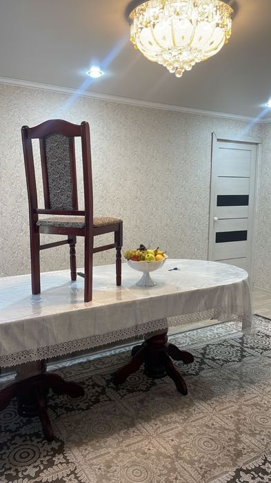 Стол для гостиной.