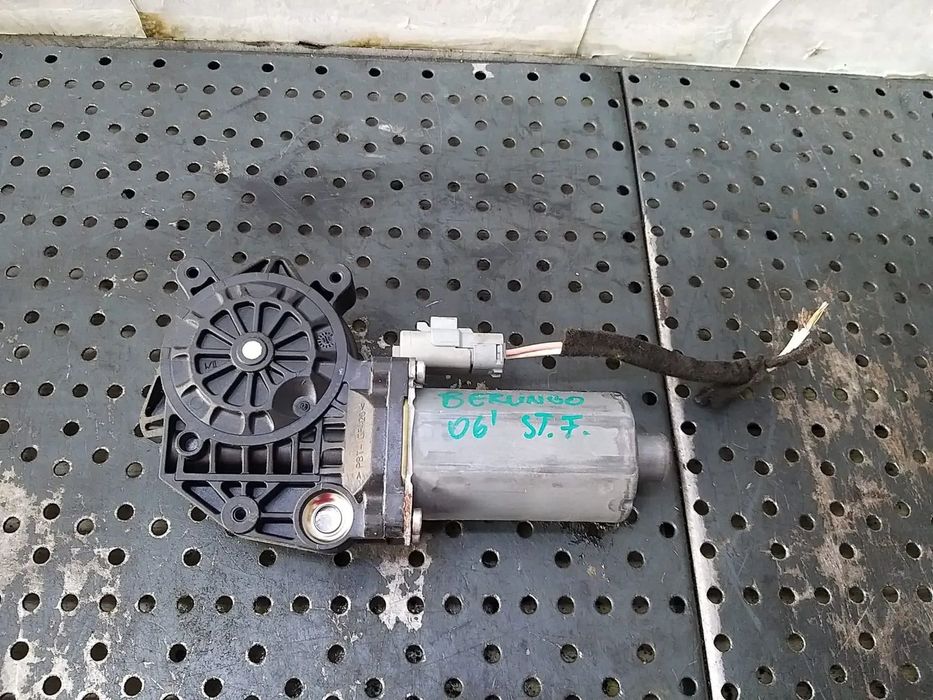 Motoras macara stanga fata citroen berlingo 0130821763