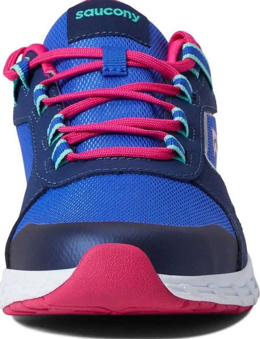 Кроссовки фирменные женские