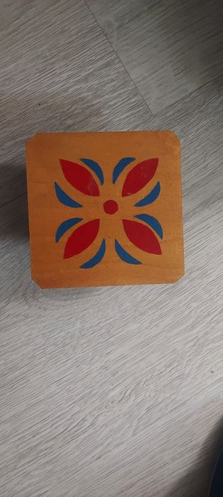 Столик со табуреткой для куклы