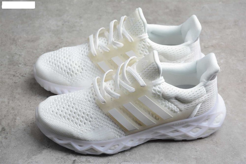 OFERTA ! ADIDAS Ultraboost Web DNA ,la 2 perechi ,CADOU tricou CAVALLI