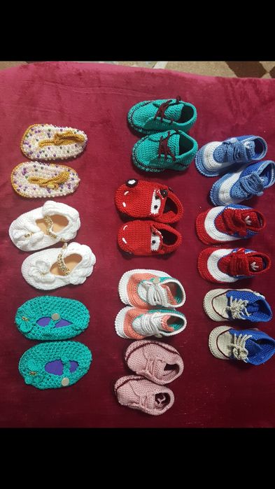 Caciulite si botosei bebe lucrate manual