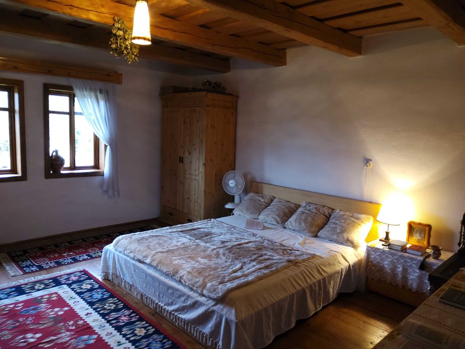 Vând casă lemn tradițională.