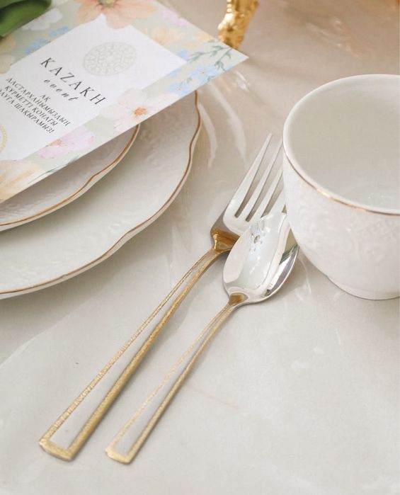 Аренда стол со стульями