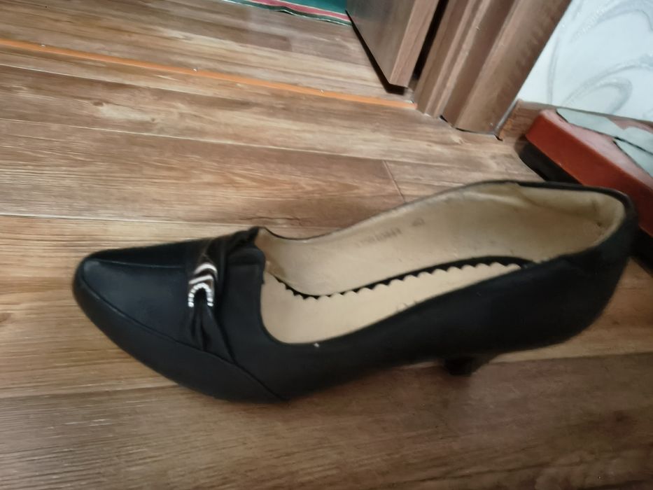 Туфли  недорого офисные. Очень удобные. Размер уже не мой ...