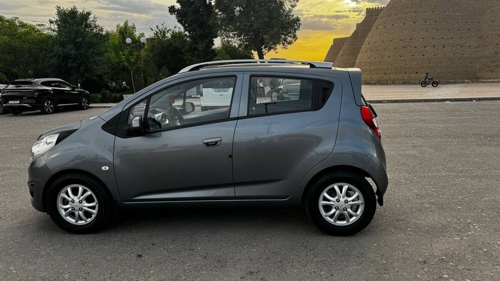 Спарк автомашинаси сотилади