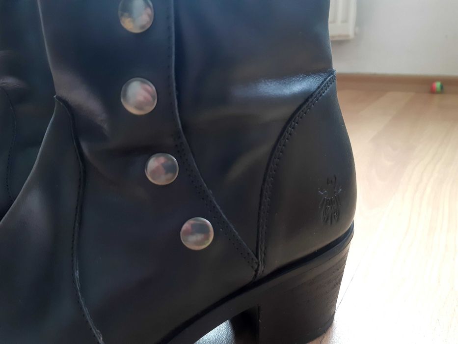 Кожени дамски боти Fly London