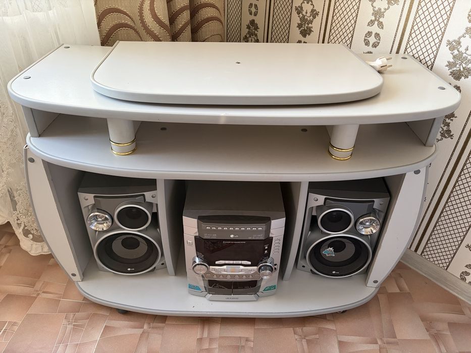 Продам музыкальный центр LG