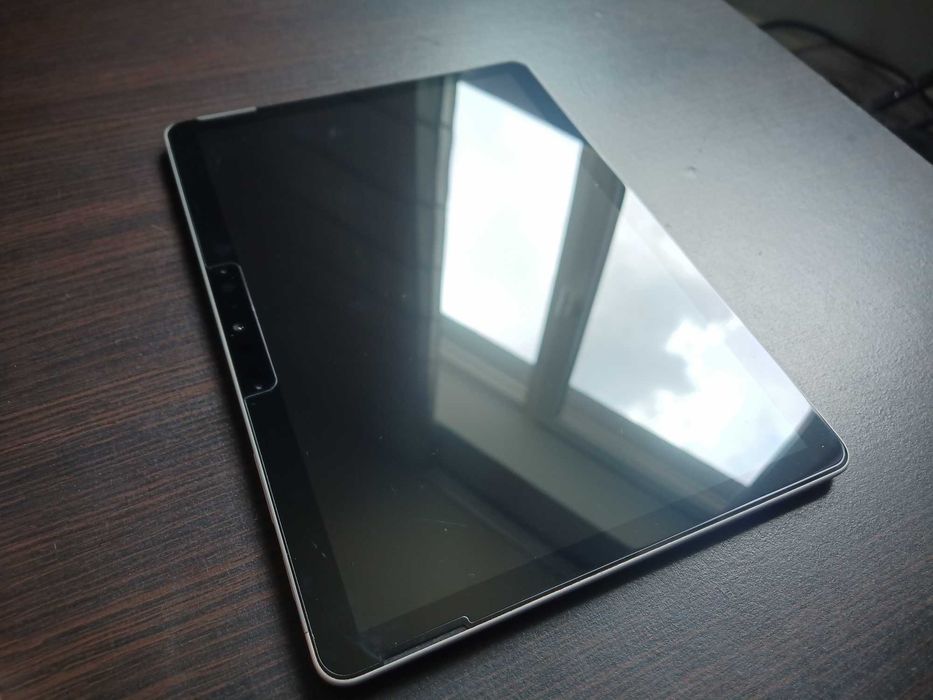 Лаптоп-Таблет Surface Go 2 + Стъклен протектор + клавиатура.