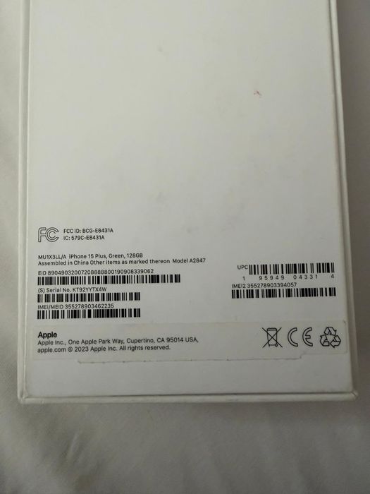 Продам IPhone 15 plus с коробкой