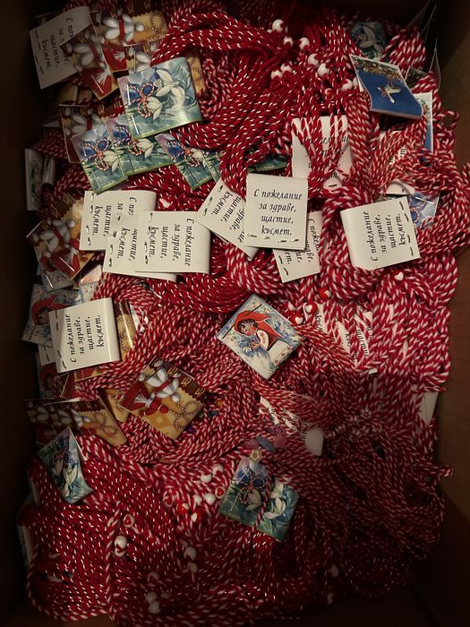 Мартеници на едро