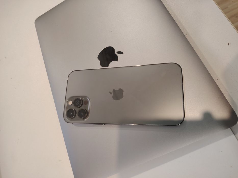 Vând iPhone 12 pro max