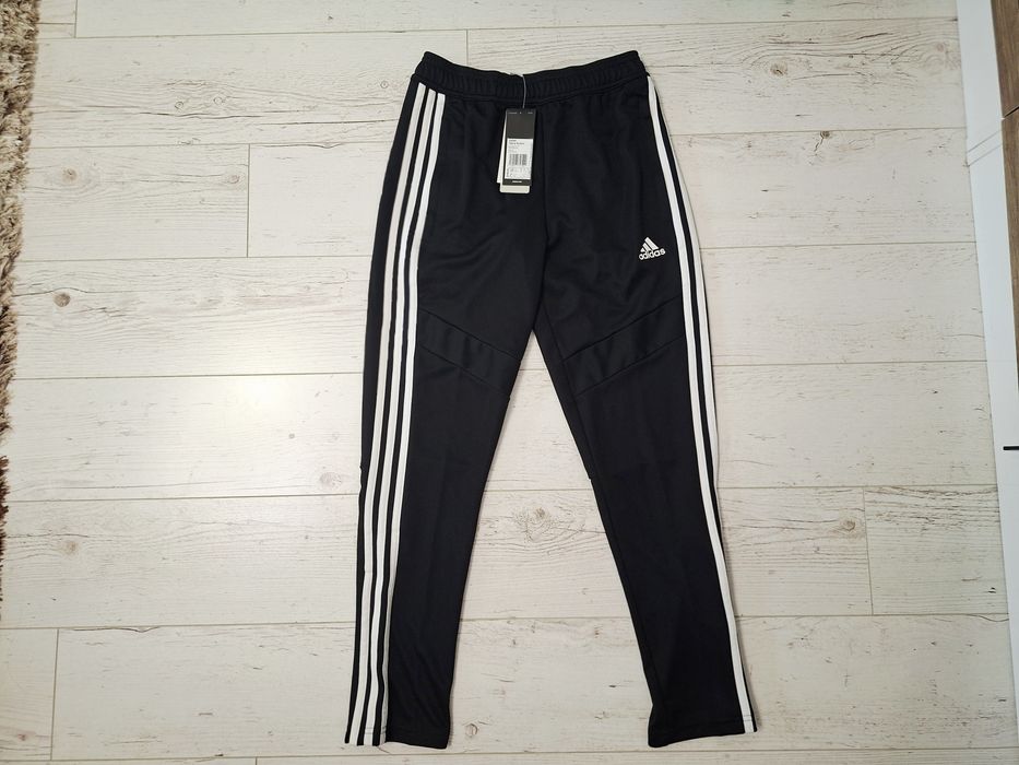 Adidas-Ориг. Детско долнище Ново!!!