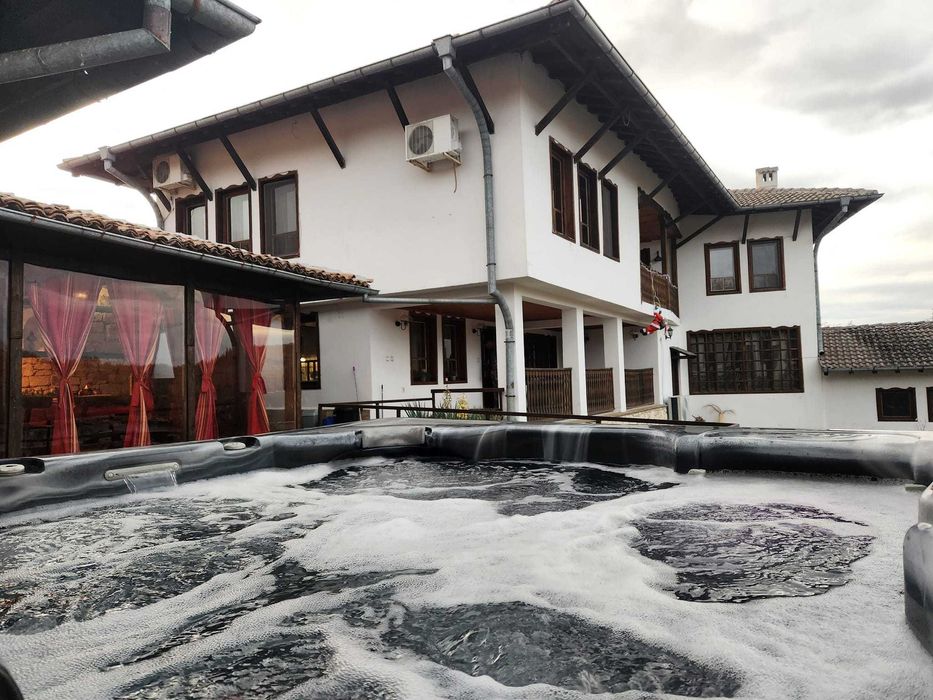 Дава се под наем Къща в с. Арбанаси, Област Велико Търново - 625 кв.м за 1495.83 € - Снимка #18