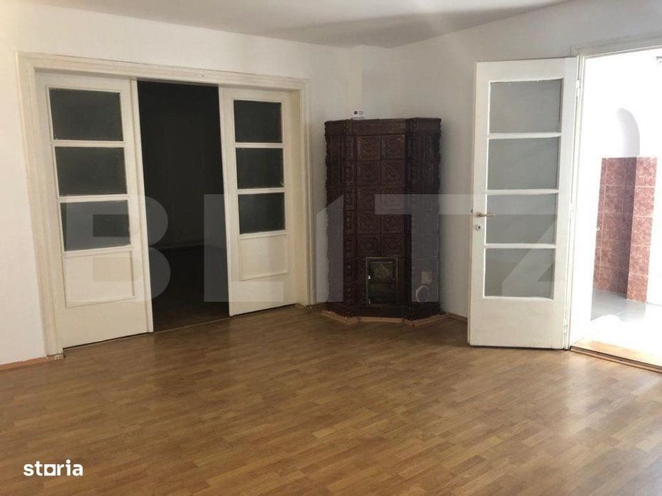 De vanzare, casa in Schei