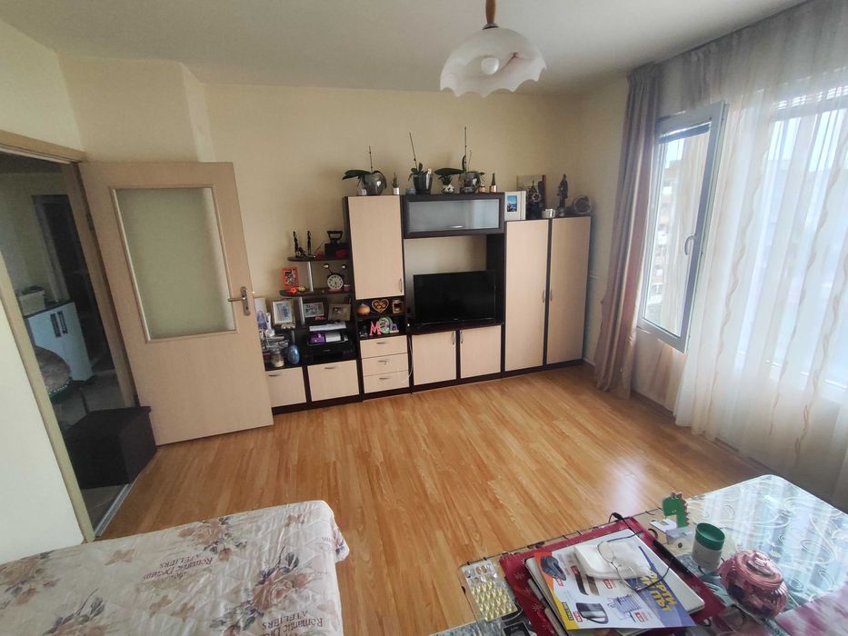 Дава се под наем Двустаен апартамент в Пловдив, Тракия - 50 кв.м за 306 € - Снимка #1