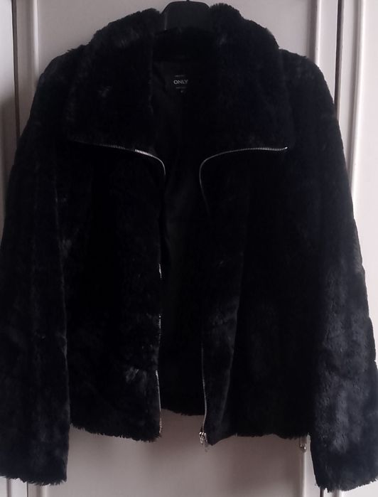 Дамско  късо палто