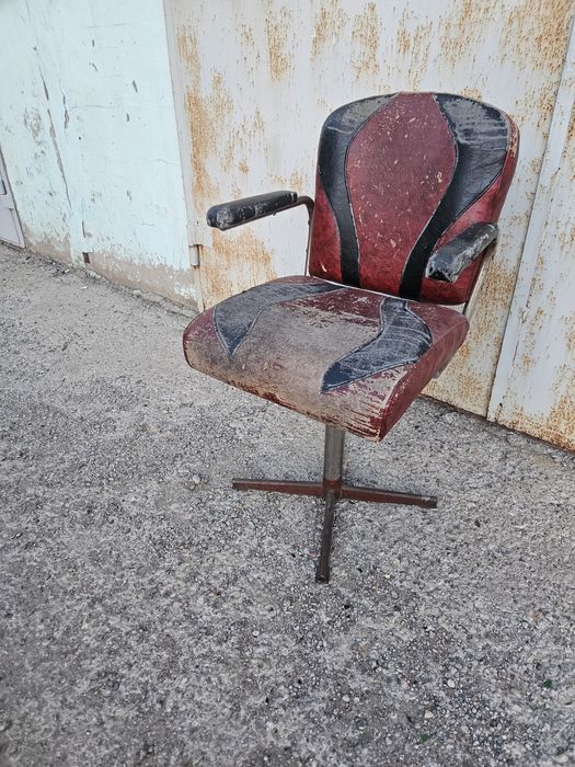 Продаю кресло парикмахерское