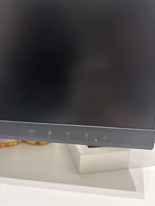 Два монитора Lenovo (с гаранционен срок)