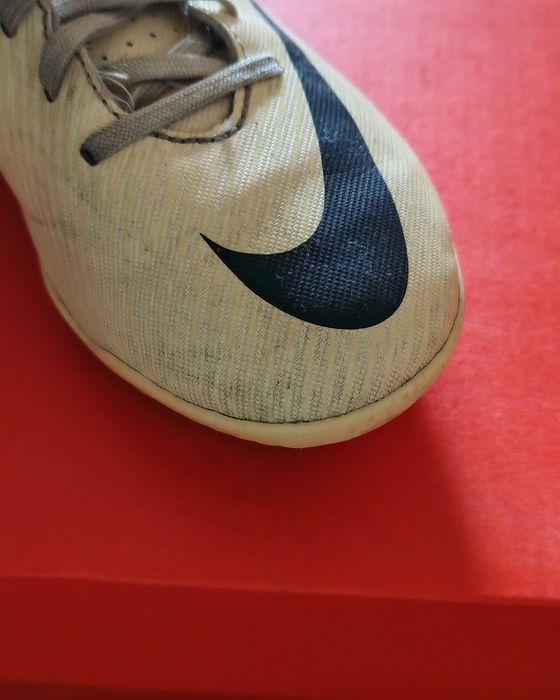 Футболни бутони Nike