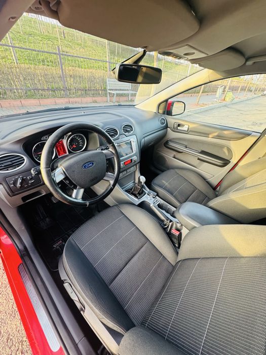 Ford Focus 1.6 TDCI Euro 5- Navigatie, Xenon, Keyless, Pilot Automat