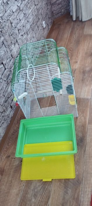 Клетка для попугаев.