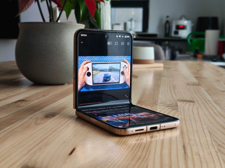 Motorola Razr 60 Ultra - Mountain Trail (lemn real) - 512GB - 16GB RAM