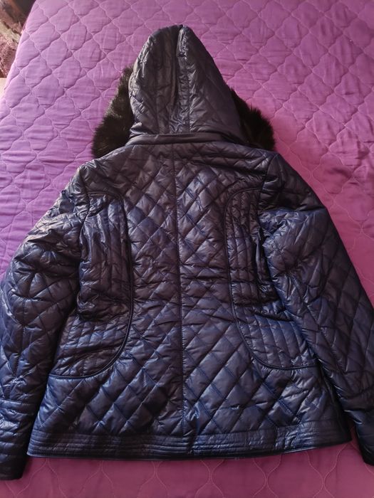 Продавам дамско зимно яке със пух
