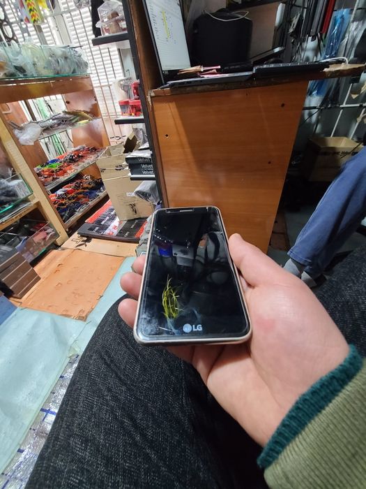 LG x 400 xolati yaxshi sotiladi