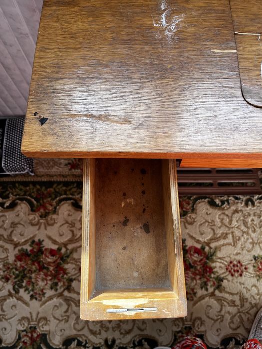 Продаётся, швейная машинка